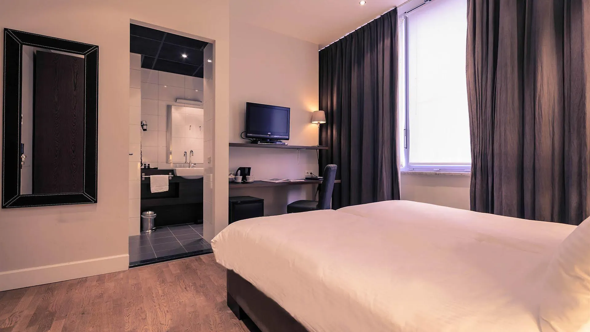 Boutique Hotel Lumiere Eindhoven 3*,  Hollanda